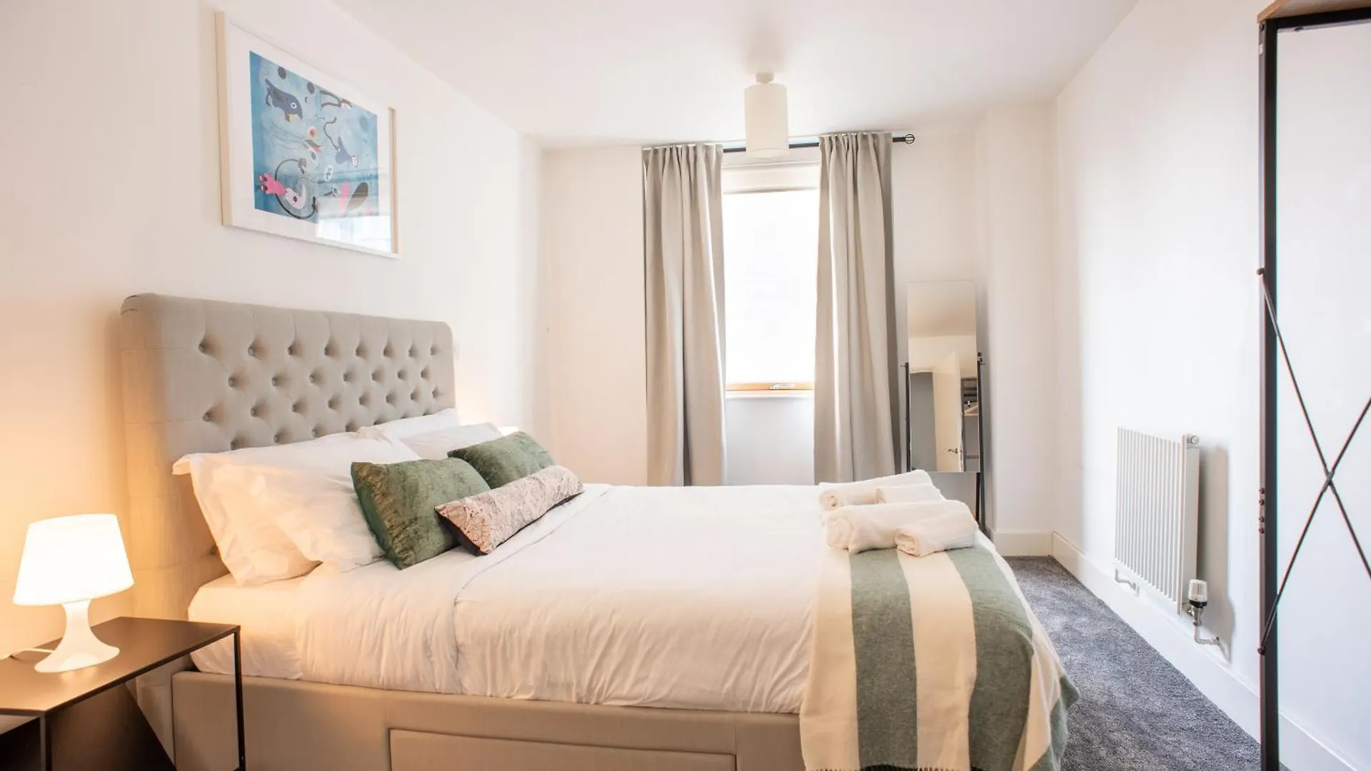 Luxury Cosy Apartment With Stunning London Skyline Views! 0*,