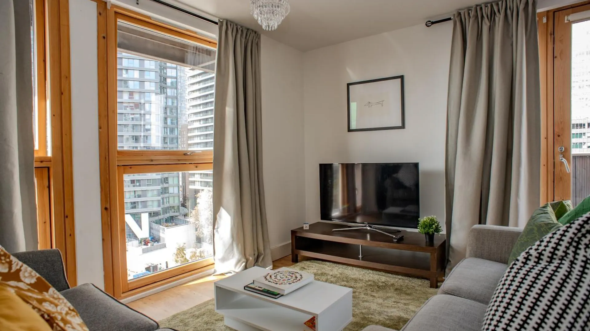 Luxury Cosy Apartment With Stunning London Skyline Views!