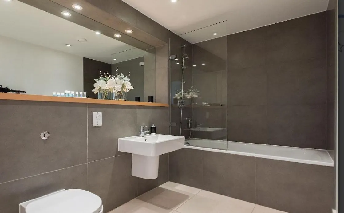 Luxury Cosy Apartment With Stunning London Skyline Views!